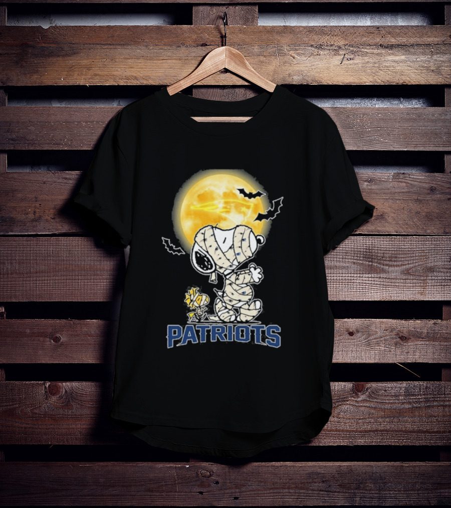 New England Patriots Snoopy Halloween 2026 Moon T-Shirt