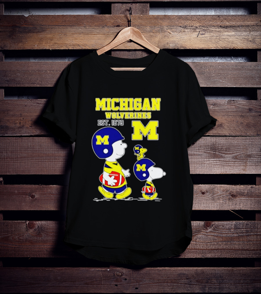 Michigan Wolverines EST 1879 Snoopy Charlie Brown Football Iconic M T-Shirt