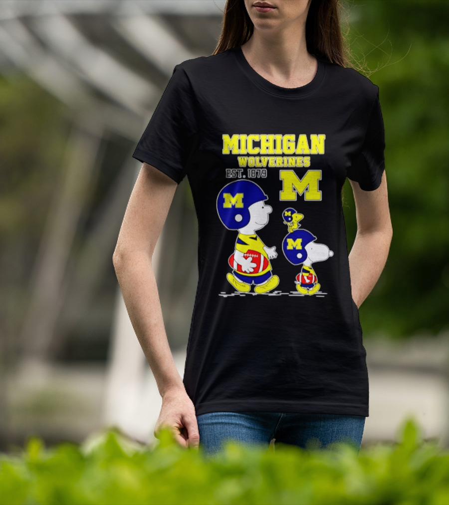 Michigan Wolverines EST 1879 Snoopy Charlie Brown Football Iconic M T-Shirt