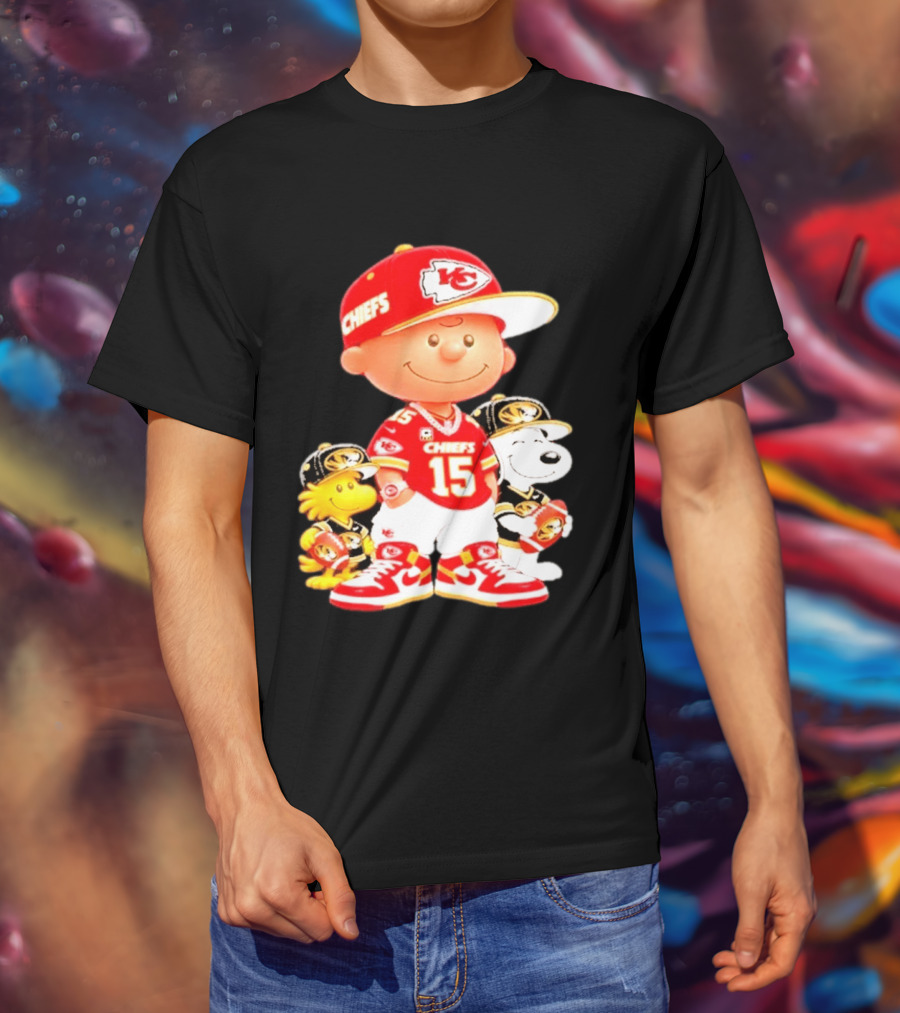 Peanuts Chiefs Patrick Mahomes Football Kansas City Charlie Brown Snoopy Woodstock T-Shirt