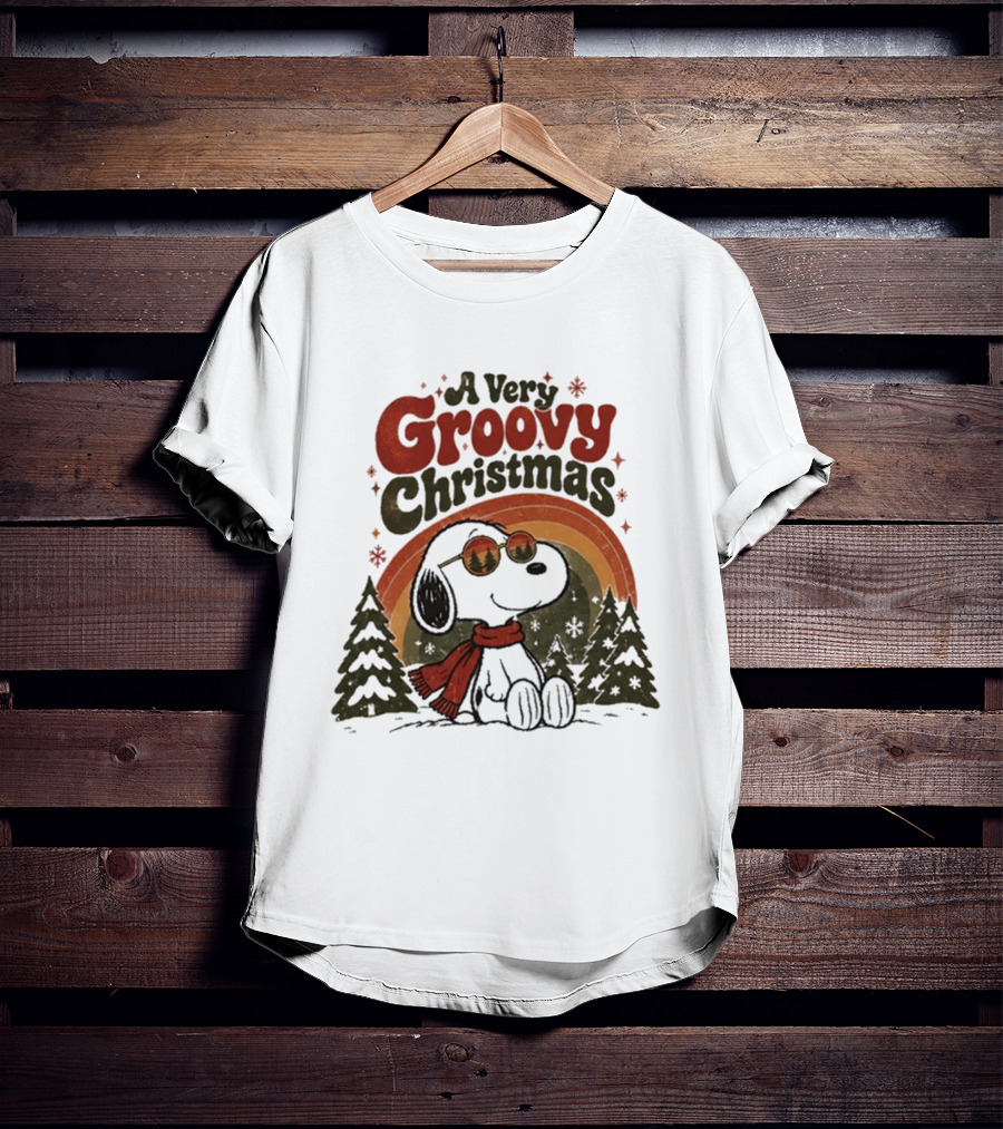 Snoopy A Very Groovy Christmas Retro Holiday Peanuts T-Shirt