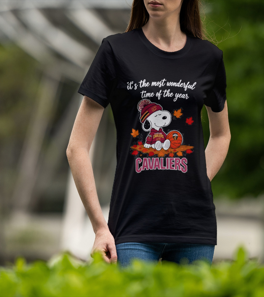 Cleveland Cavaliers Snoopy It's The Most Wonderful Time Of The Year Autumn Football T-Shirt