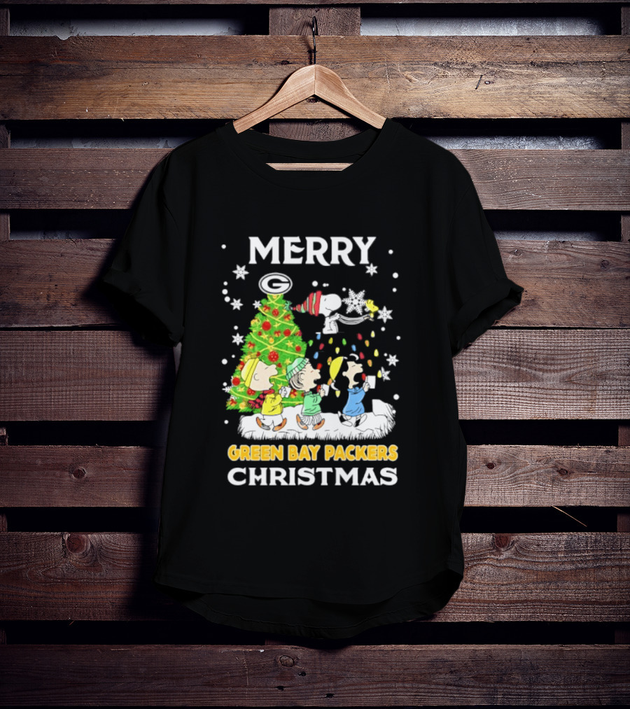 Merry Green Bay Packers Peanuts Christmas Caroling With Snoopy And Woodstock T-Shirt