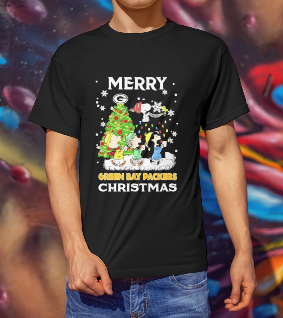 Merry Green Bay Packers Peanuts Christmas Caroling With Snoopy And Woodstock T-Shirt