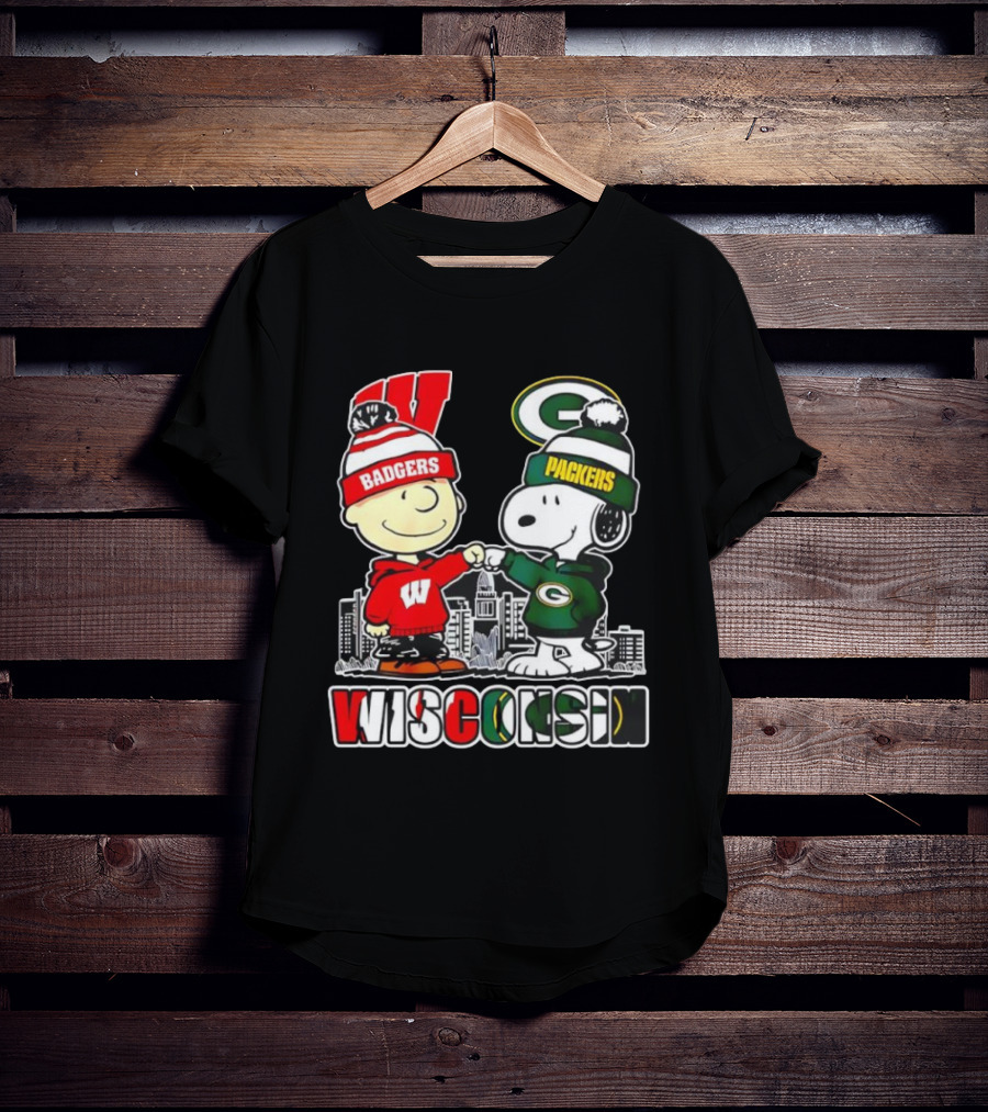 Peanuts Wisconsin Badgers Packers Wisconsin Snoopy Charlie Brown T-Shirt