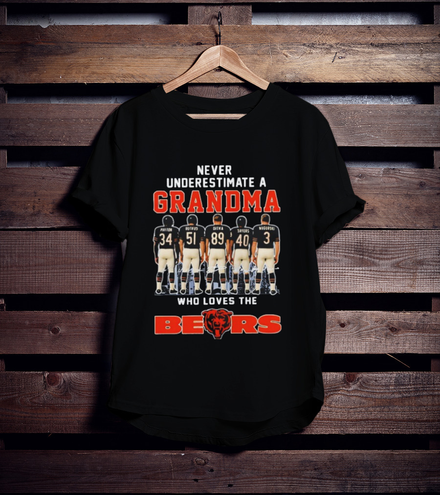 Never Underestimate A Grandma Who Loves The Chicago Bears Payton Butkus Ditka Sayers Singletary T-Shirt