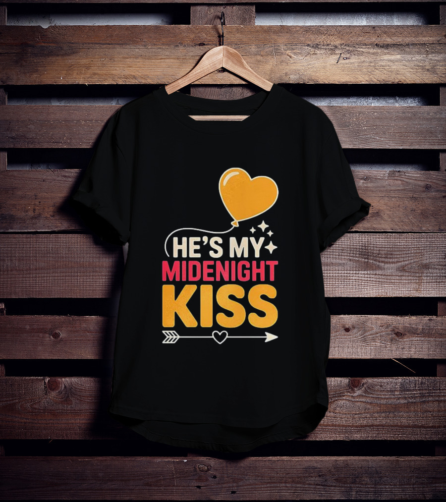Happy New Year Midnight Kiss Heart Balloon And Arrow T-Shirt