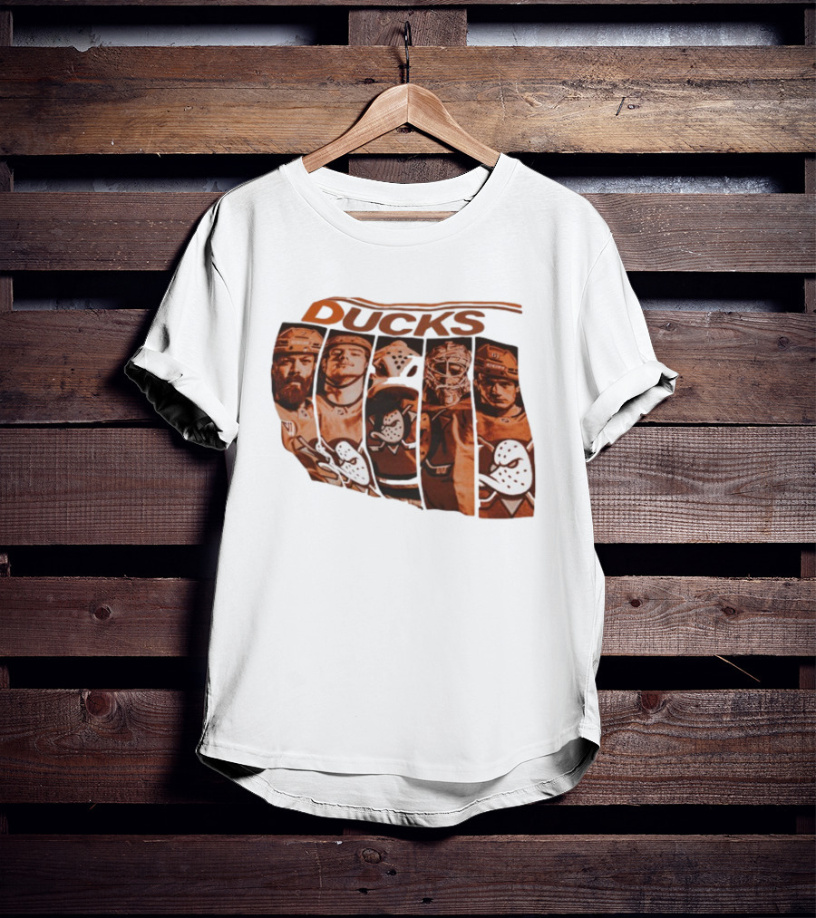 Y2K Anaheim Ducks Vintage Team Players Hockey Aesthetic T-Shirt
