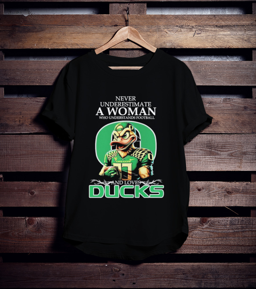 Never Underestimate A Woman Who Understands Football And Loves Oregon Ducks T-Shirt