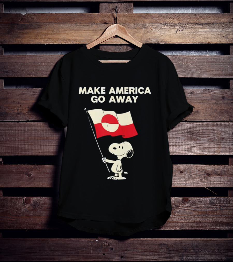 Snoopy Holding Greenland Flag Make America Go Away T-Shirt