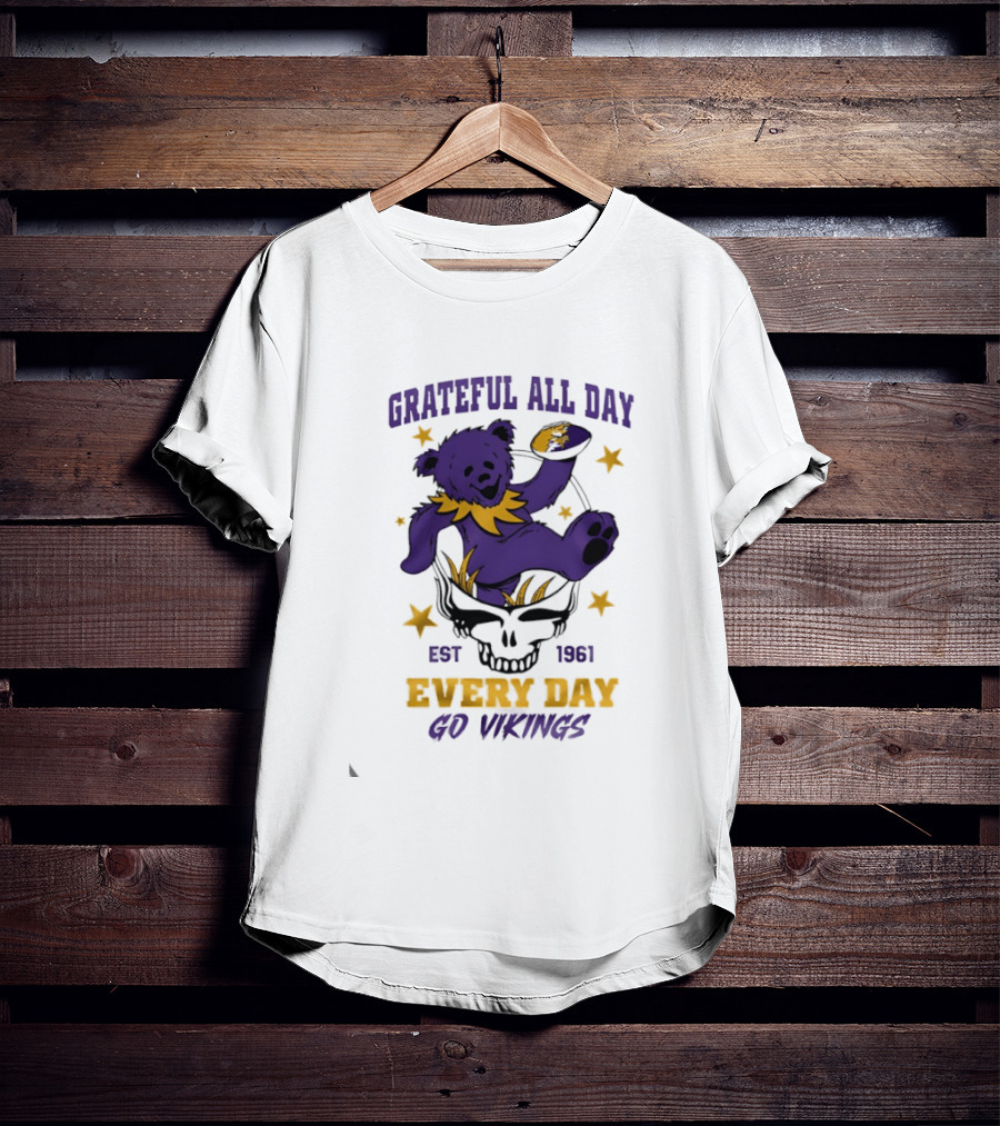 Grateful All Day Every Day Go Vikings Est 1961 Bear Skull Stars T-Shirt