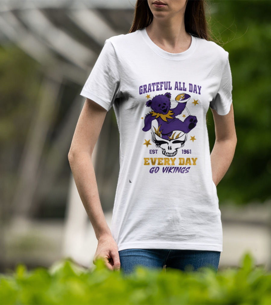Grateful All Day Every Day Go Vikings Est 1961 Bear Skull Stars T-Shirt