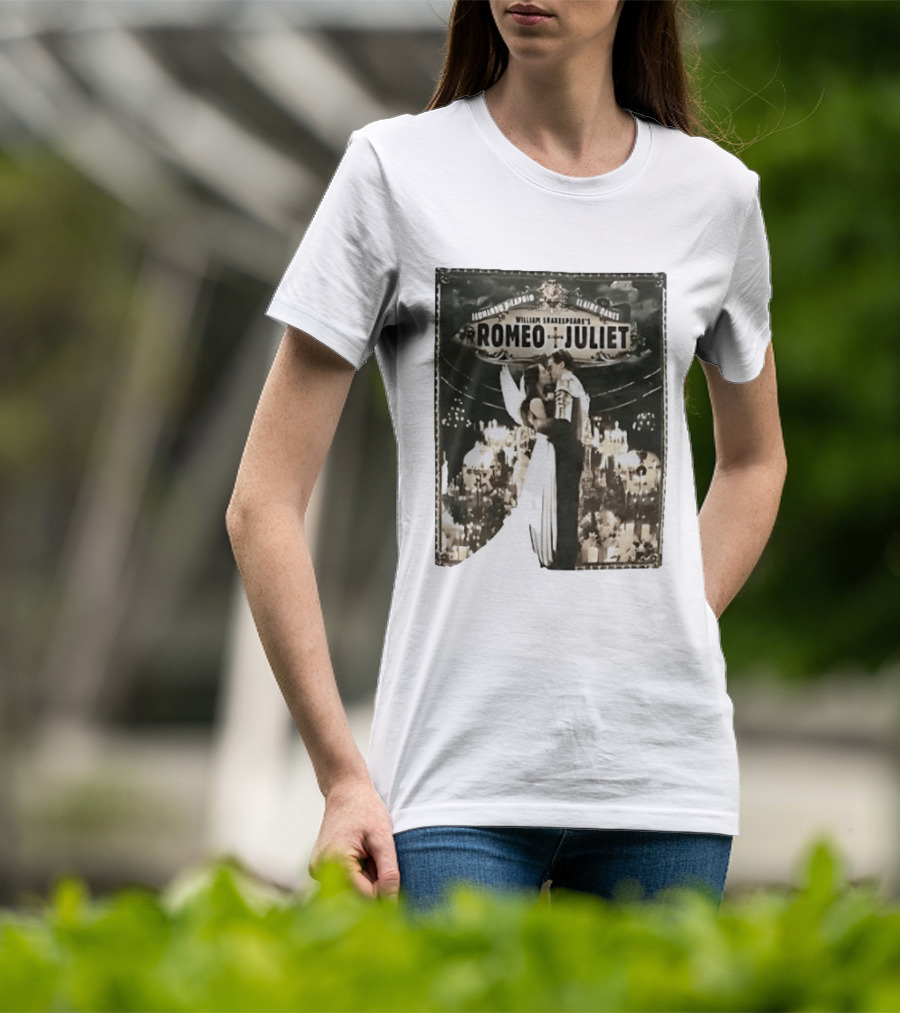 William Shakespeare's Romeo And Juliet Leonardo Claire Iconic Romantic Scene T-Shirt