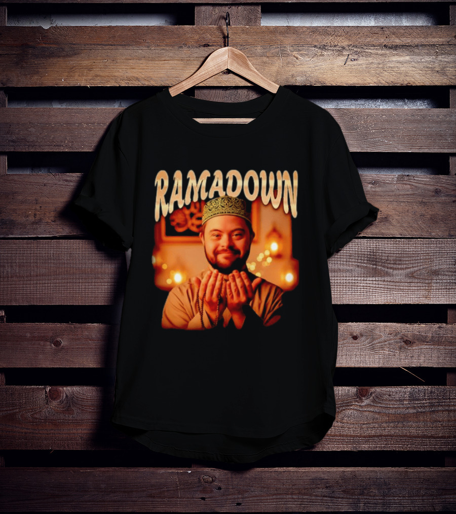 Ramadown Mens Kufi Malawi Hexa Series Smiling Man Praying Ramadan T-Shirt