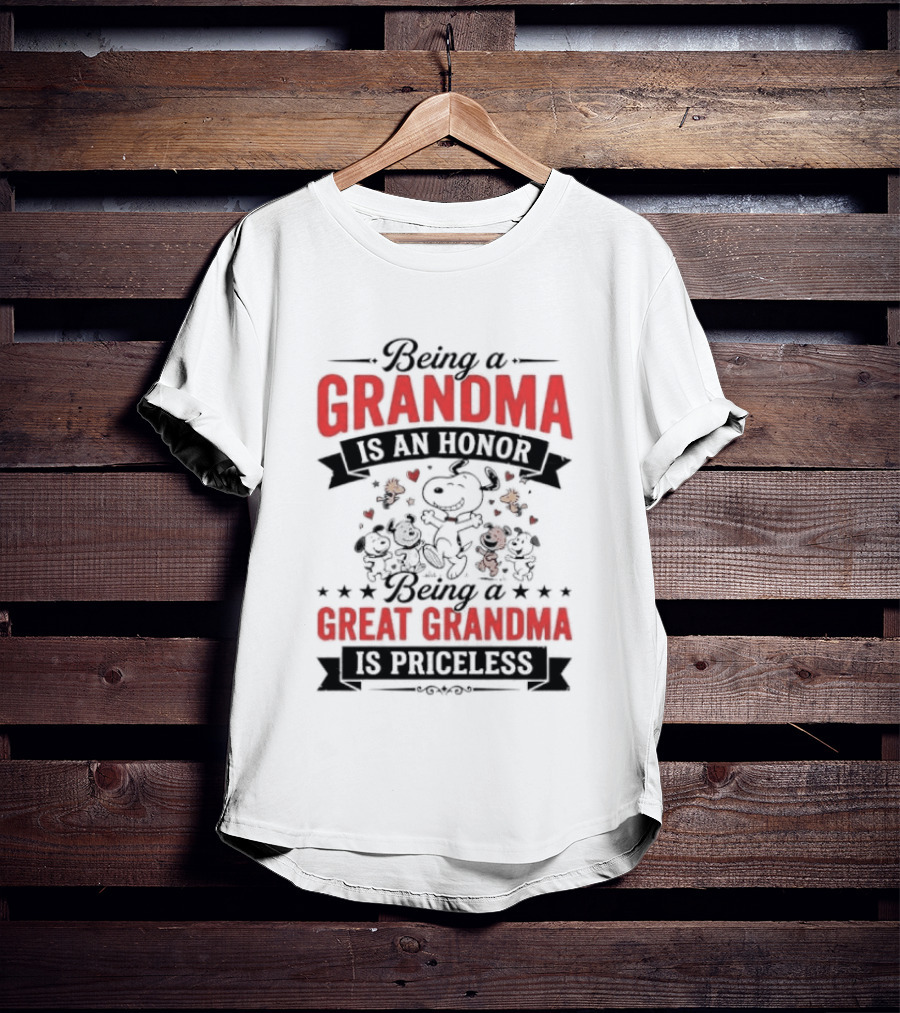 Being A Grandma Is An Honor Great Grandma Is Priceless Snoopy Peanuts T-Shirt