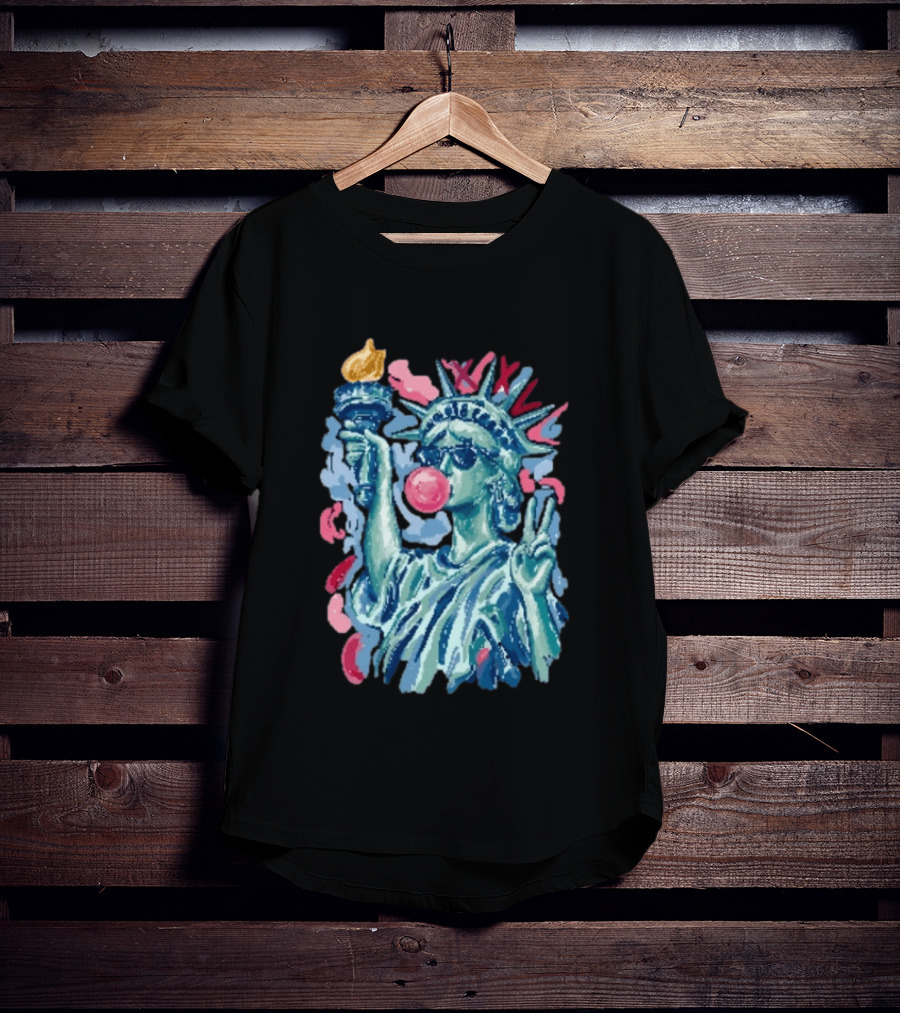 Statue Of Liberty With Bubble Gum And Peace Sign For 4th Of July T-Shirt