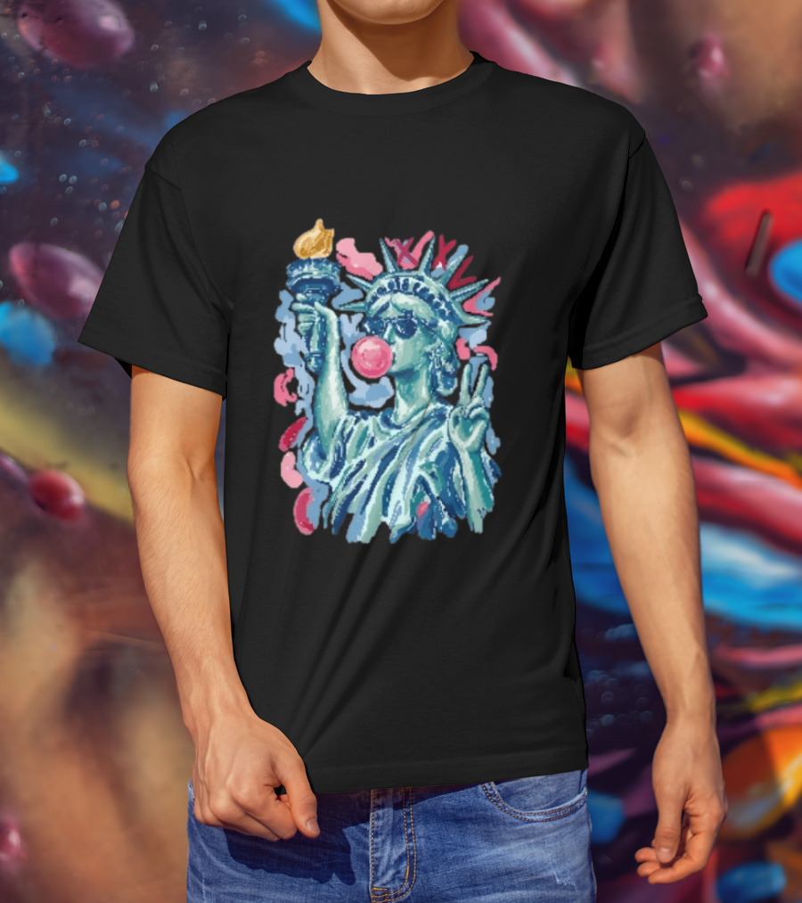 Statue Of Liberty With Bubble Gum And Peace Sign For 4th Of July T-Shirt