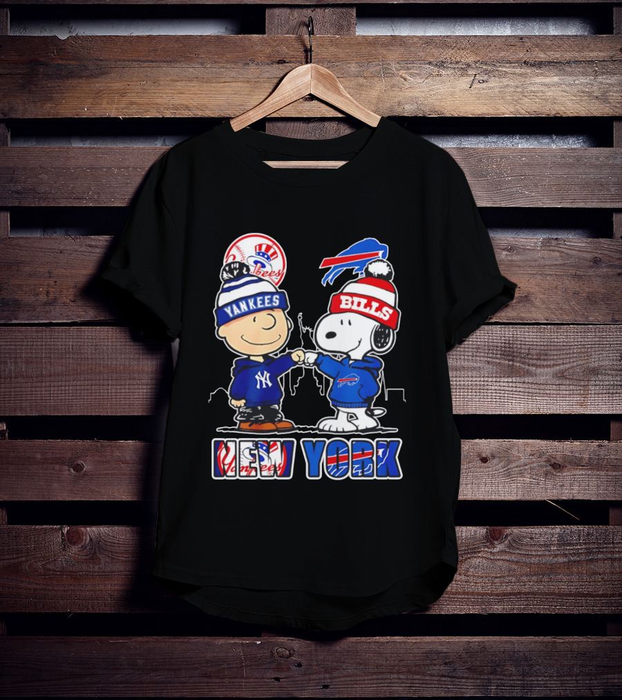 New York Yankees Buffalo Bills Charlie Brown Snoopy Fist Bump Skyline T-Shirt