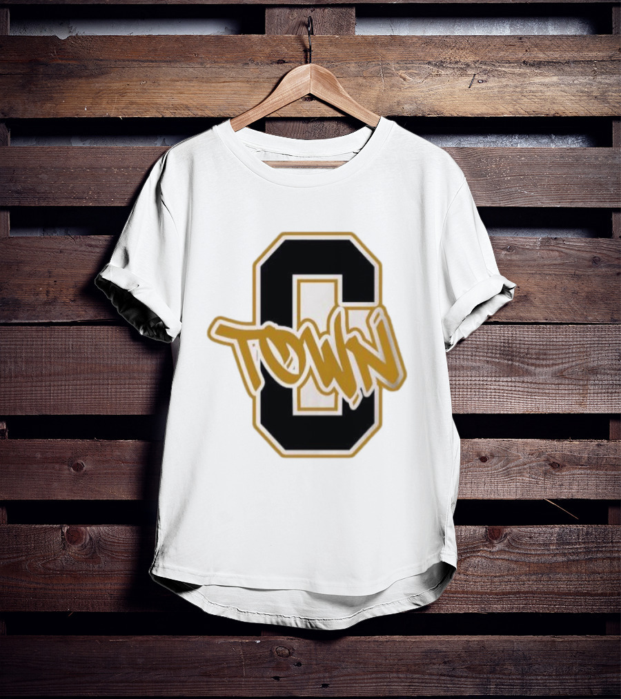 O Town Vintage Varsity Style בצ פjfgh T-Shirt
