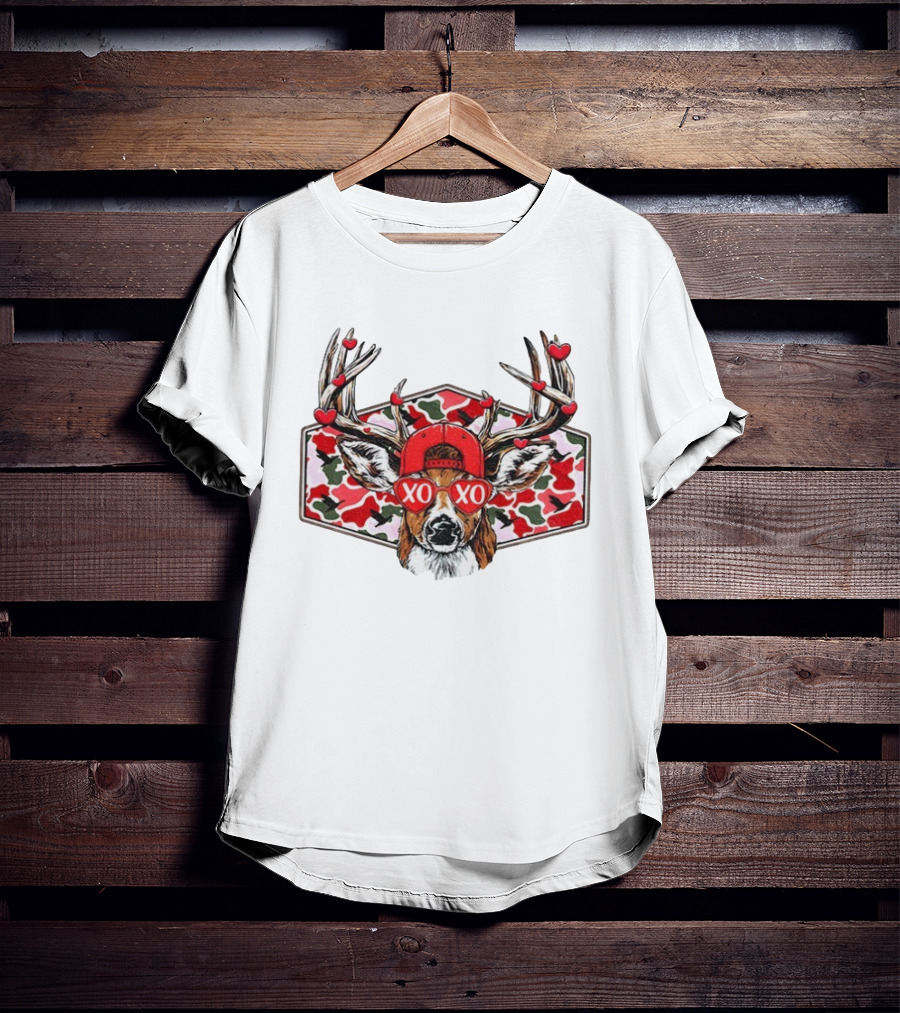 Deer Hunter Valentines Day XO XO Hearts Antler Camo T-Shirt