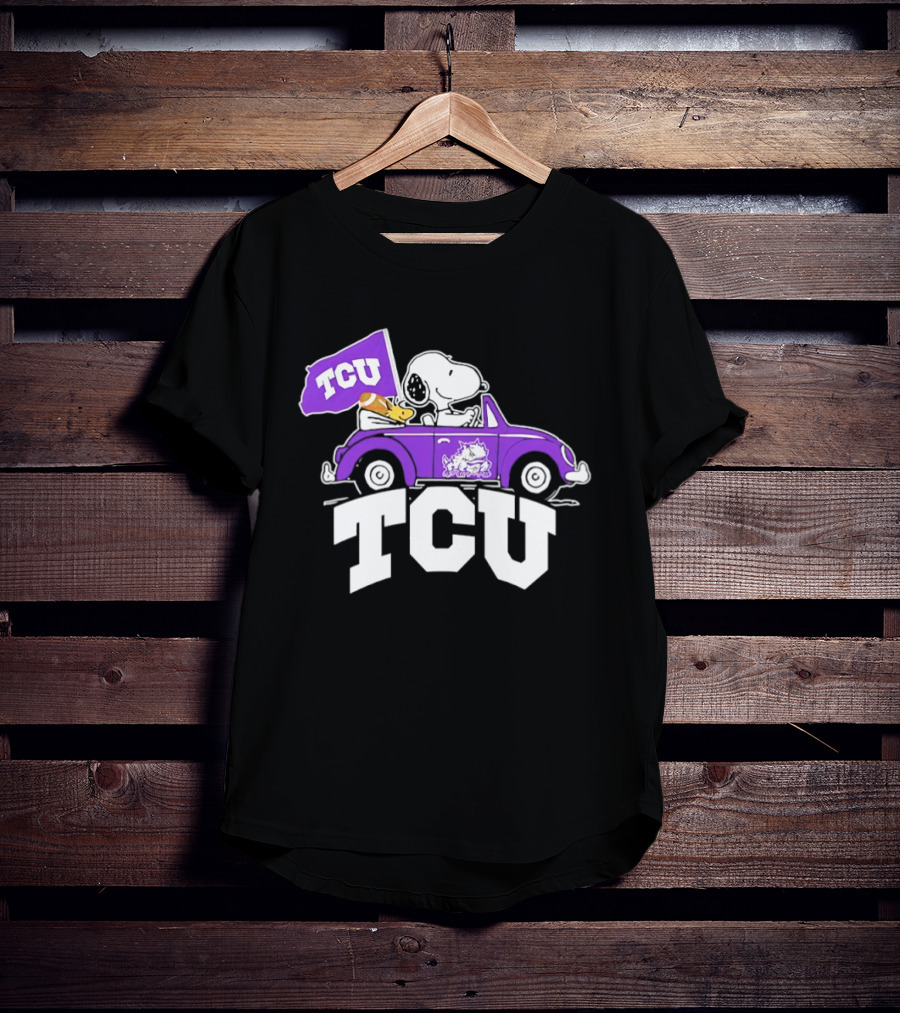 Snoopy Woodstock Driving Purple Car TCU Horned Frogs Flag T-Shirt