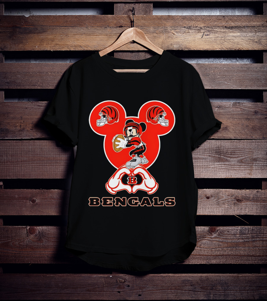 Cincinnati Bengals Mickey Mouse Football Heart Hands T-Shirt