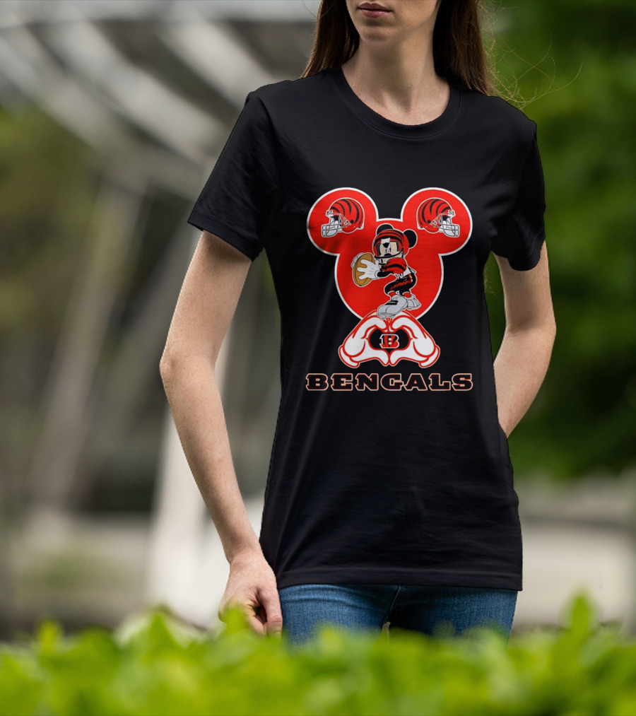 Cincinnati Bengals Mickey Mouse Football Heart Hands T-Shirt