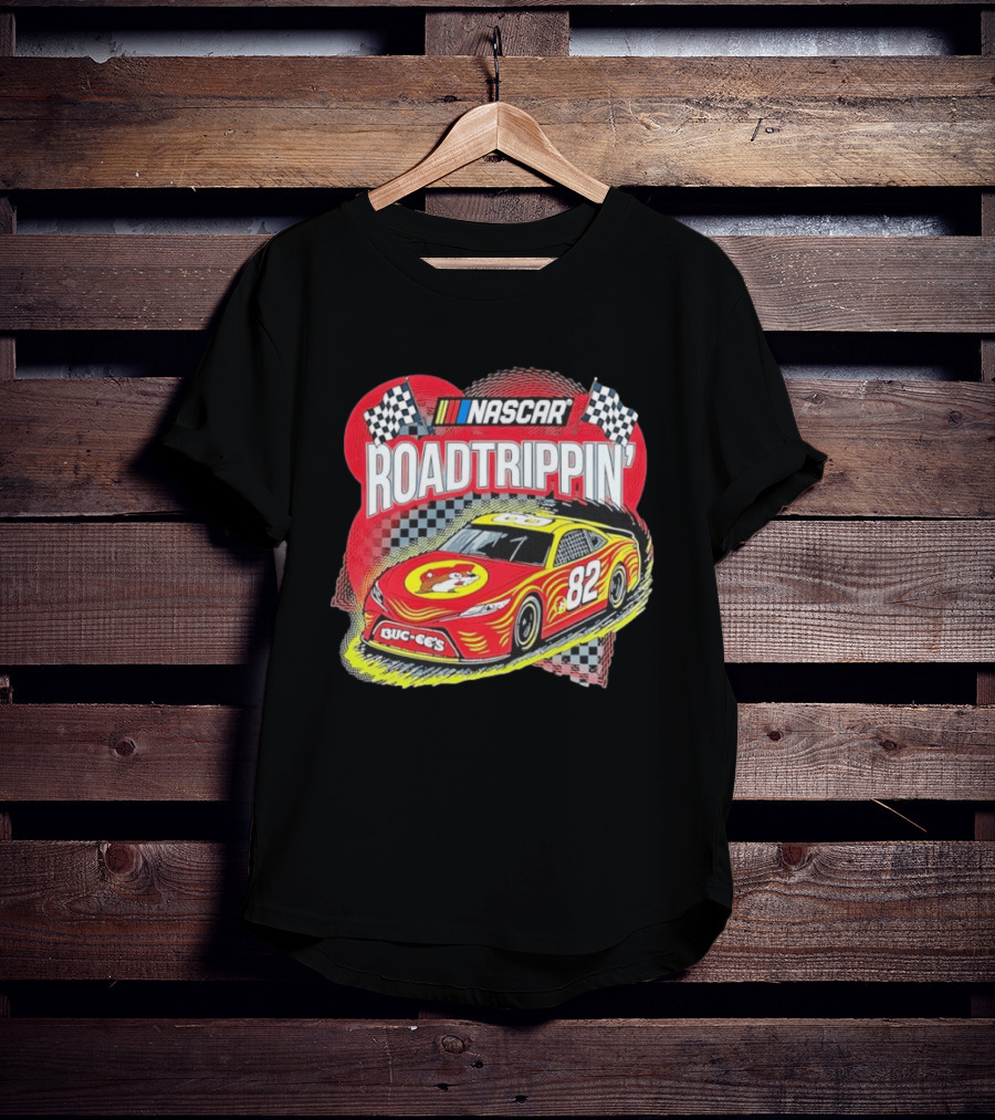 NASCAR Road Trippin' Buc Ee's 82 Racing Car Checkered Flags T-Shirt