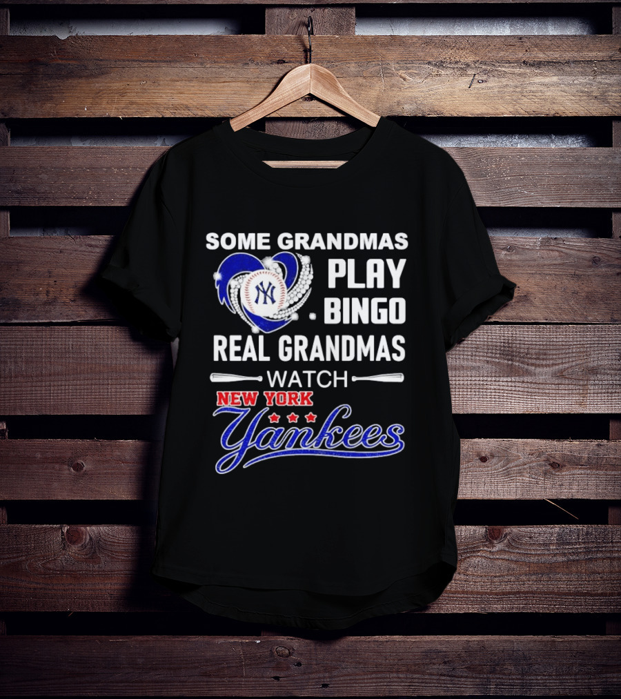 Some Grandmas Play Bingo Real Grandmas New York Yankees Diamond Heart Baseball Lover T-Shirt