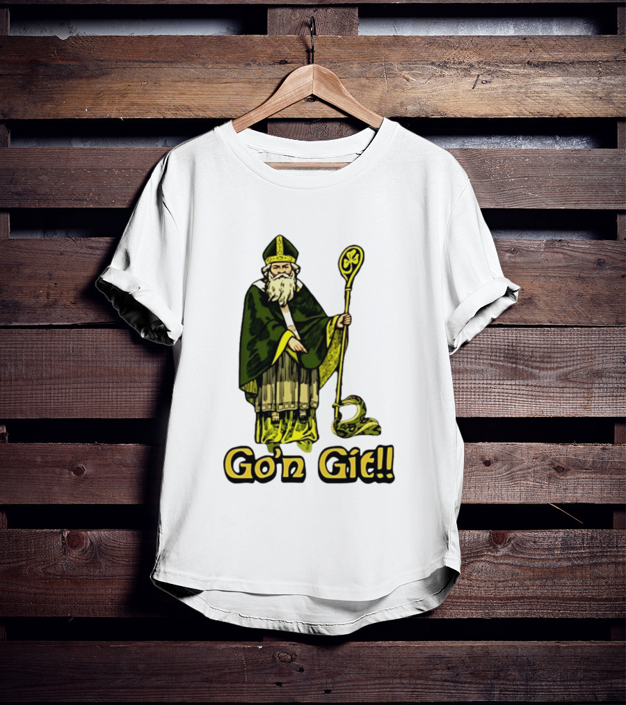 St Patrick With Shamrock Staff And Snake Go'n Git T-Shirt