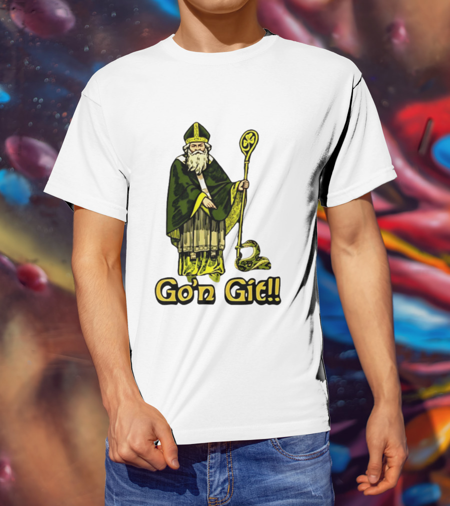 St Patrick With Shamrock Staff And Snake Go'n Git T-Shirt