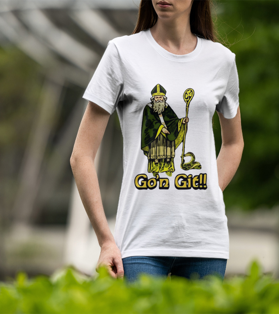 St Patrick With Shamrock Staff And Snake Go'n Git T-Shirt