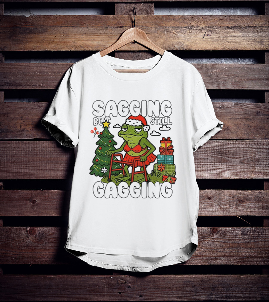 Sagging But Still Gagging Frog Santa Hat Christmas Tree Presents T-Shirt