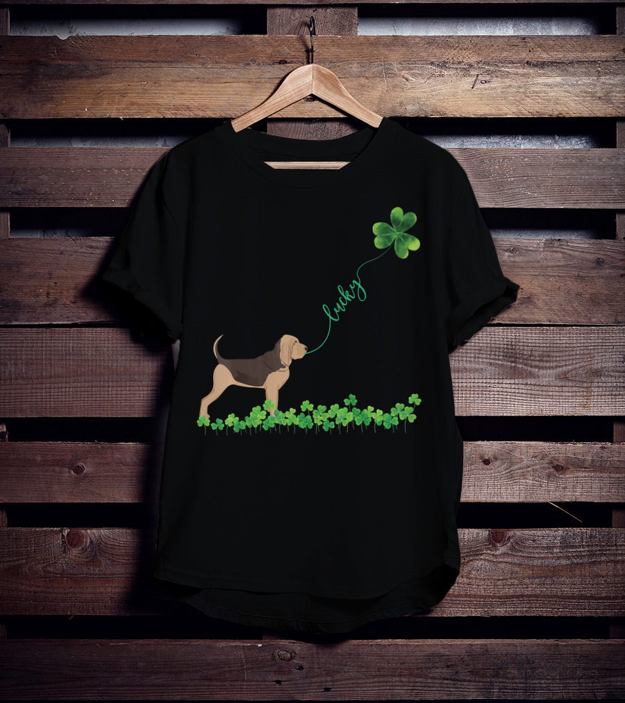 Lucky Bloodhound Dog With Shamrock St Patrick Day T-Shirt