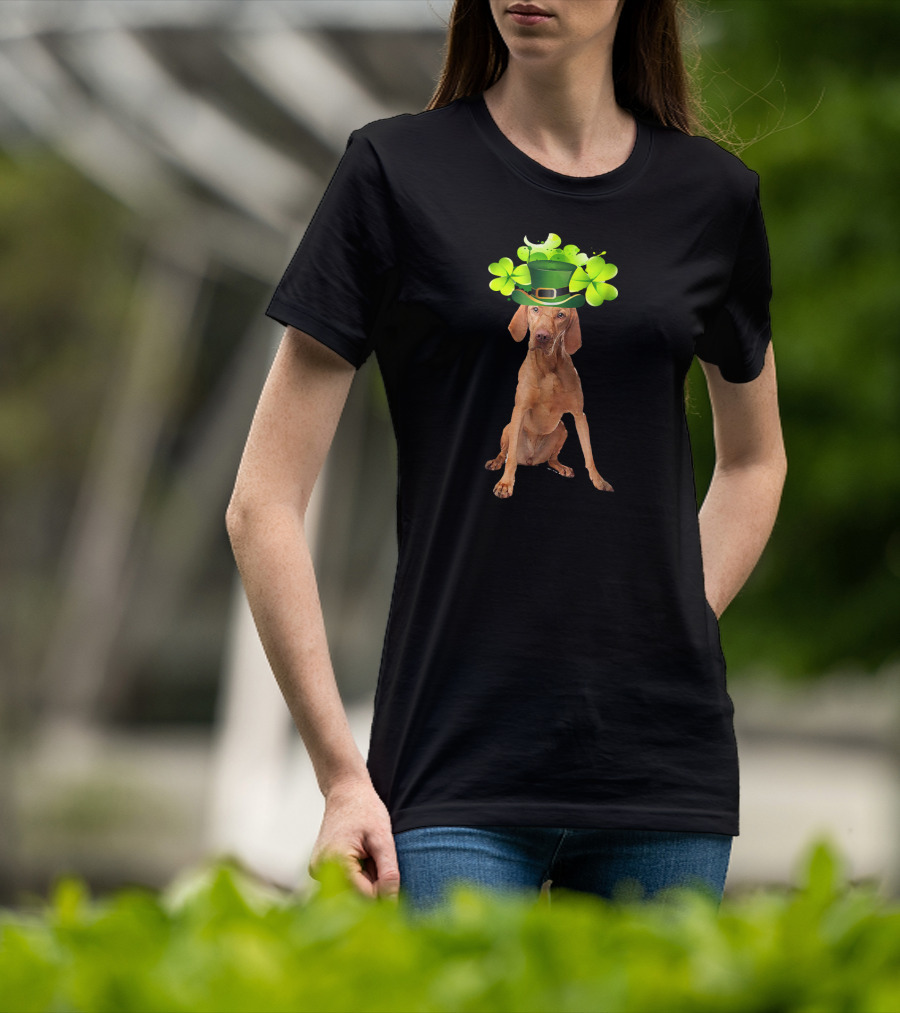 St Patricks Day Hungarian Vizsla Dog With Irish Clover Hat T-Shirt