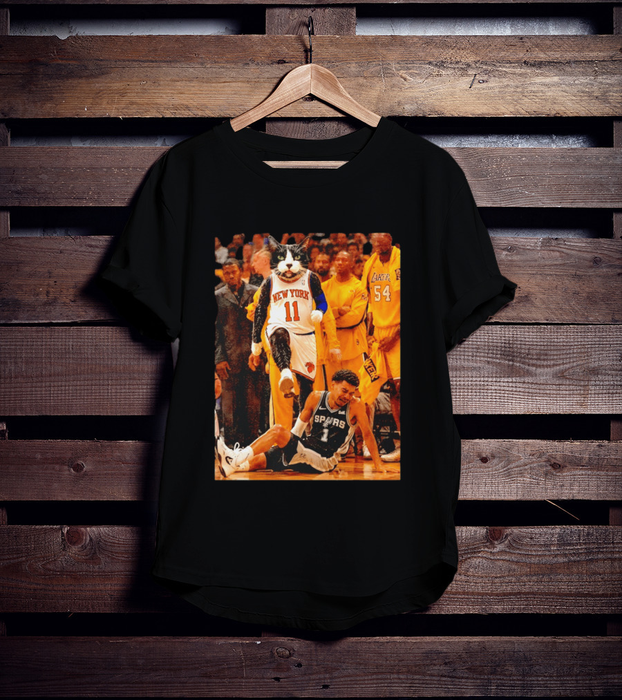 New York Knicks 11 Cat Dunks On Spurs Player Victor Wembanyama With Crowd And Lakers Players T-Shirt