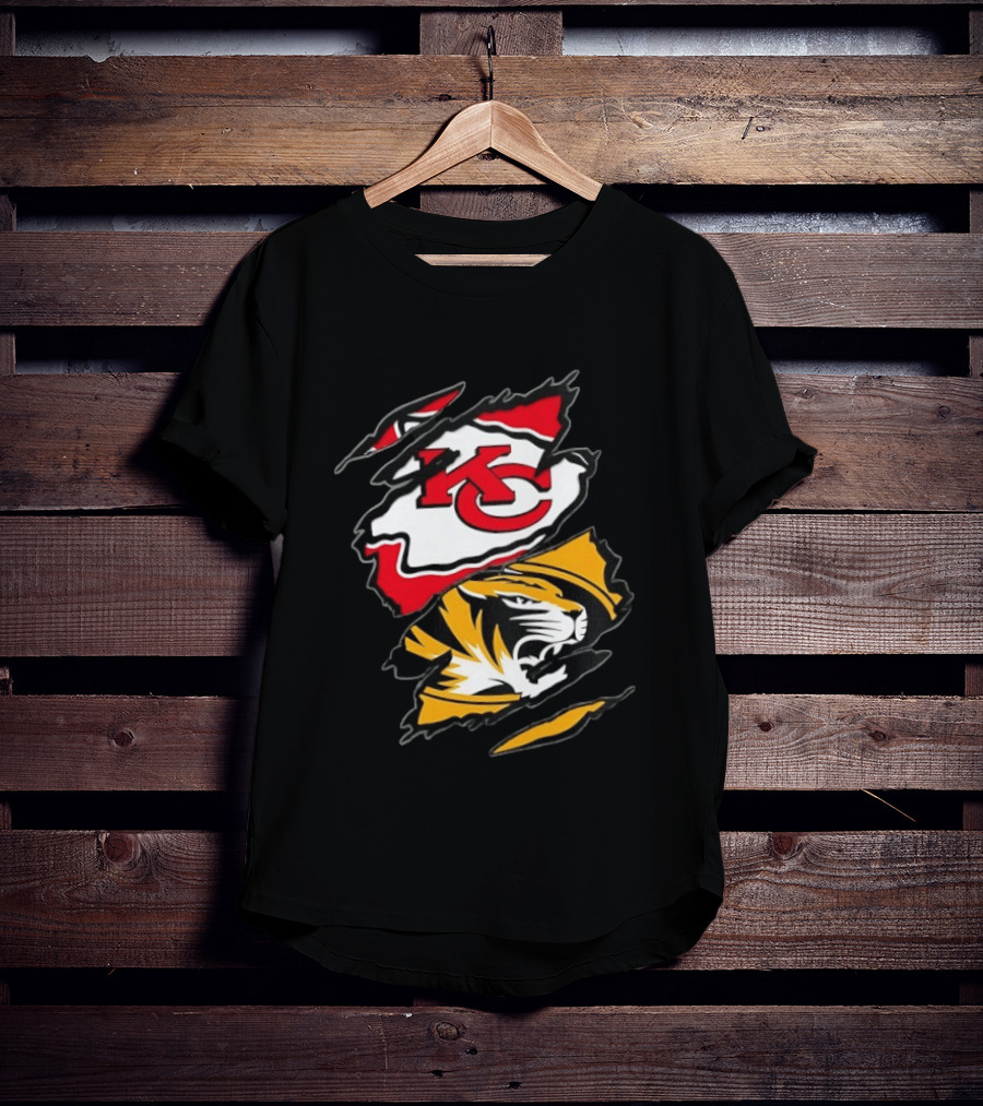 Kansas City Chiefs Missouri Tigers Two Teams One Heart Scratch Torn Sports T-Shirt