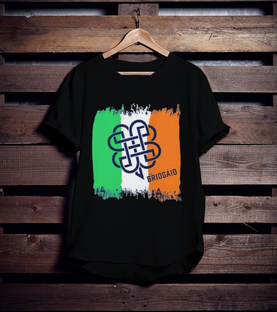 The Briogáid Celtic Knot Irish Flag T-Shirt
