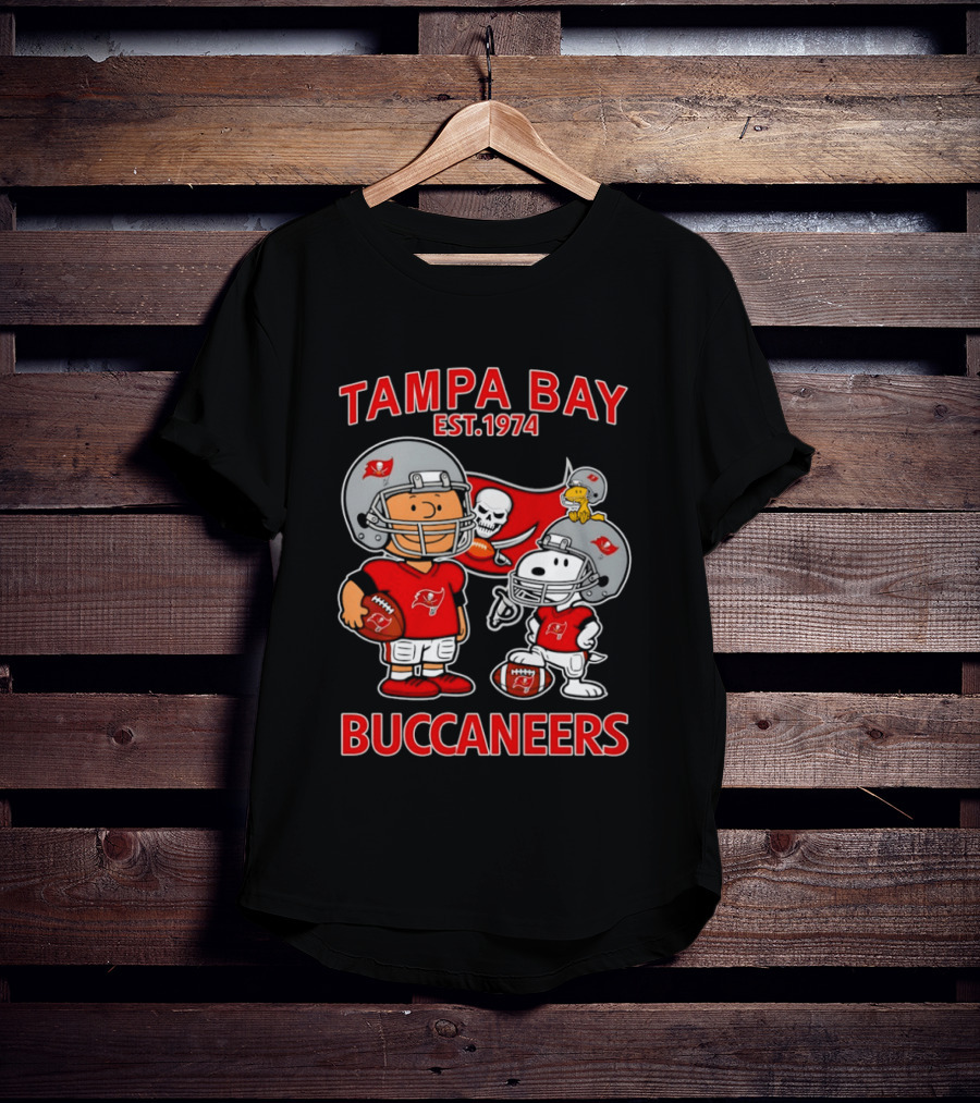 Tampa Bay Buccaneers Snoopy And Charlie Brown EST 1974 T-Shirt