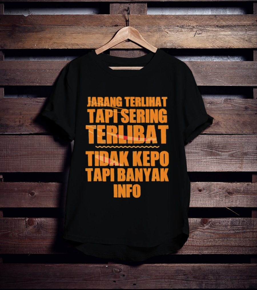 Jarang Terlihat Tapi Sering Terlibat Tidak Kepo Tapi Banyak Info Keren T-Shirt