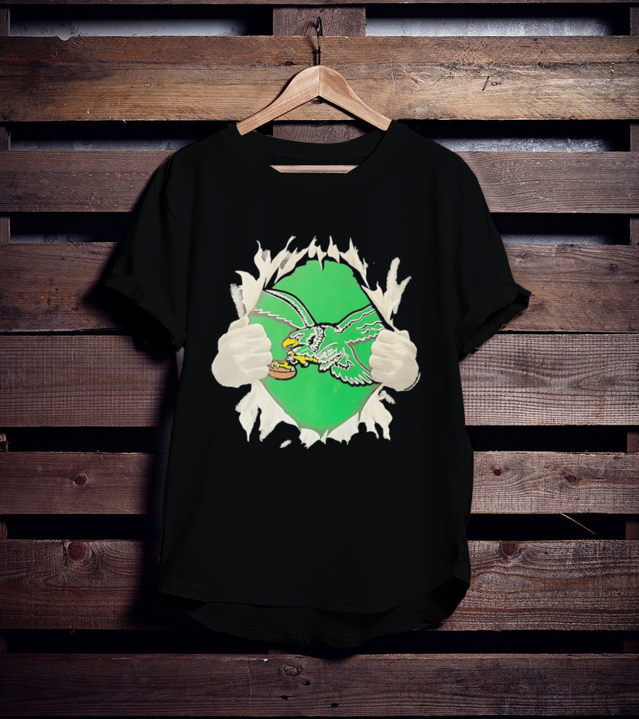 Philadelphia Eagles Vintage Chest Rip Football Fan T-Shirt