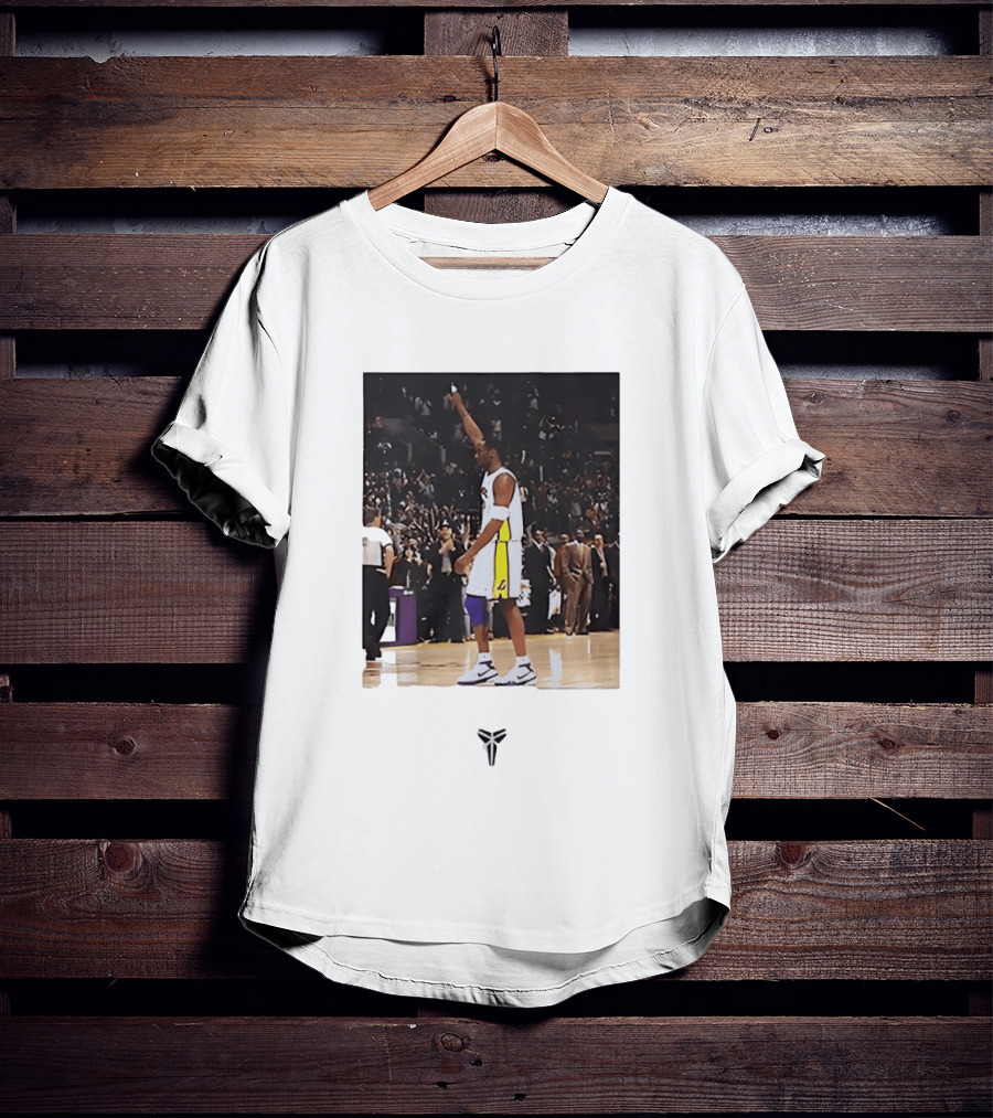 Kobe Bryant Los Angeles Lakers NBA Iconic Court Celebration T-Shirt