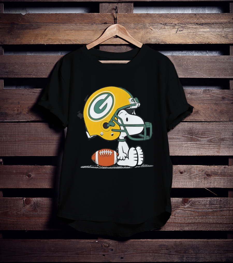 Snoopy Green Bay Packers Football Helmet Collaboration With Peanuts T-Shirt