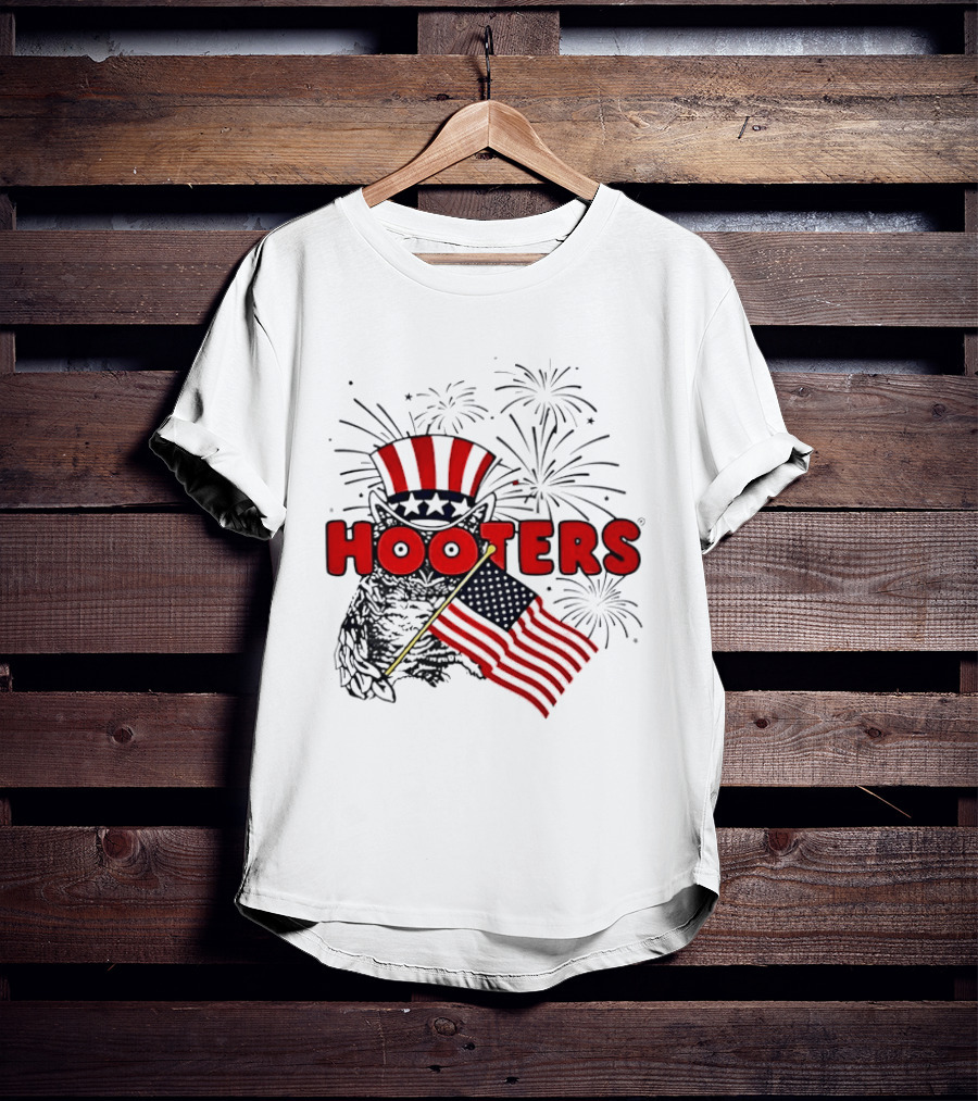 Hooters Uncle Sam Owl USA Flag Fireworks Celebration T-Shirt