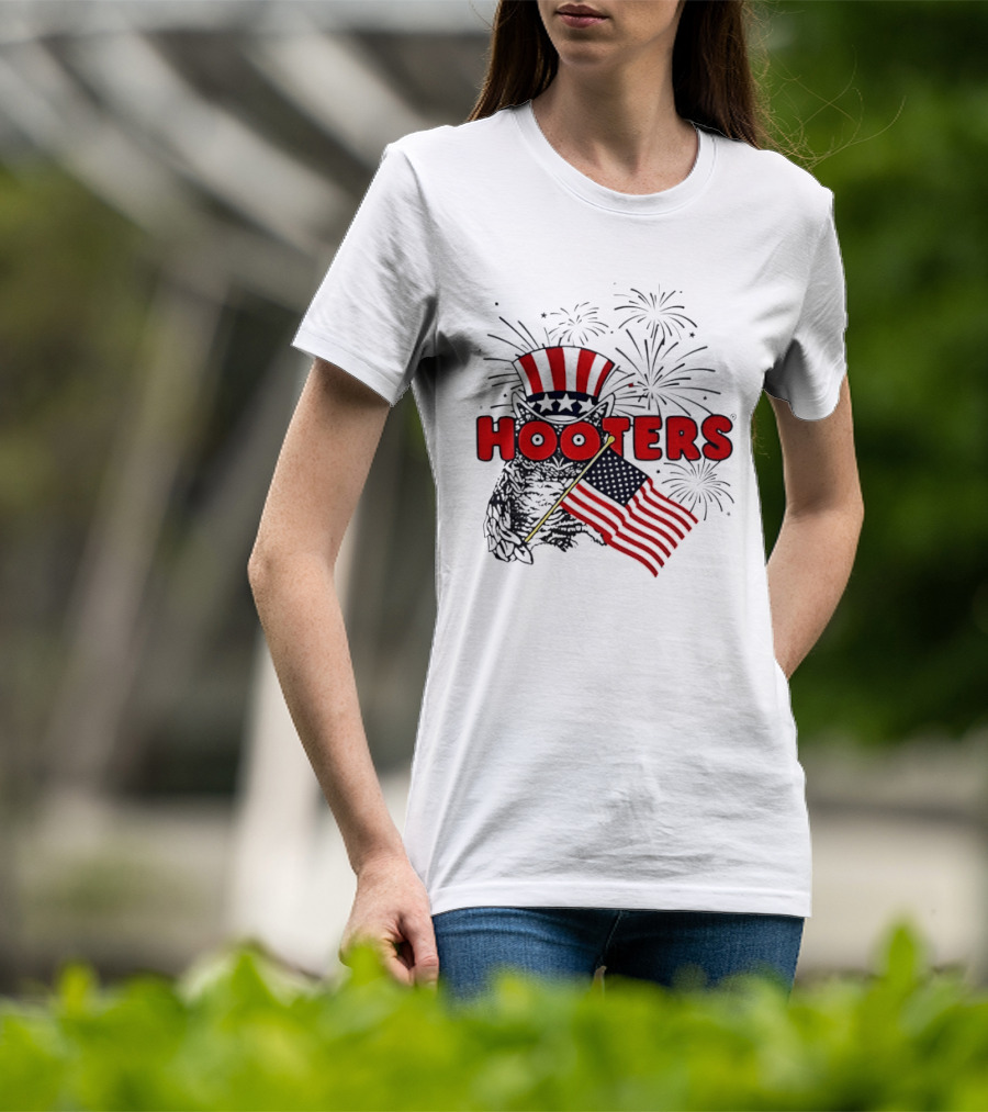 Hooters Uncle Sam Owl USA Flag Fireworks Celebration T-Shirt