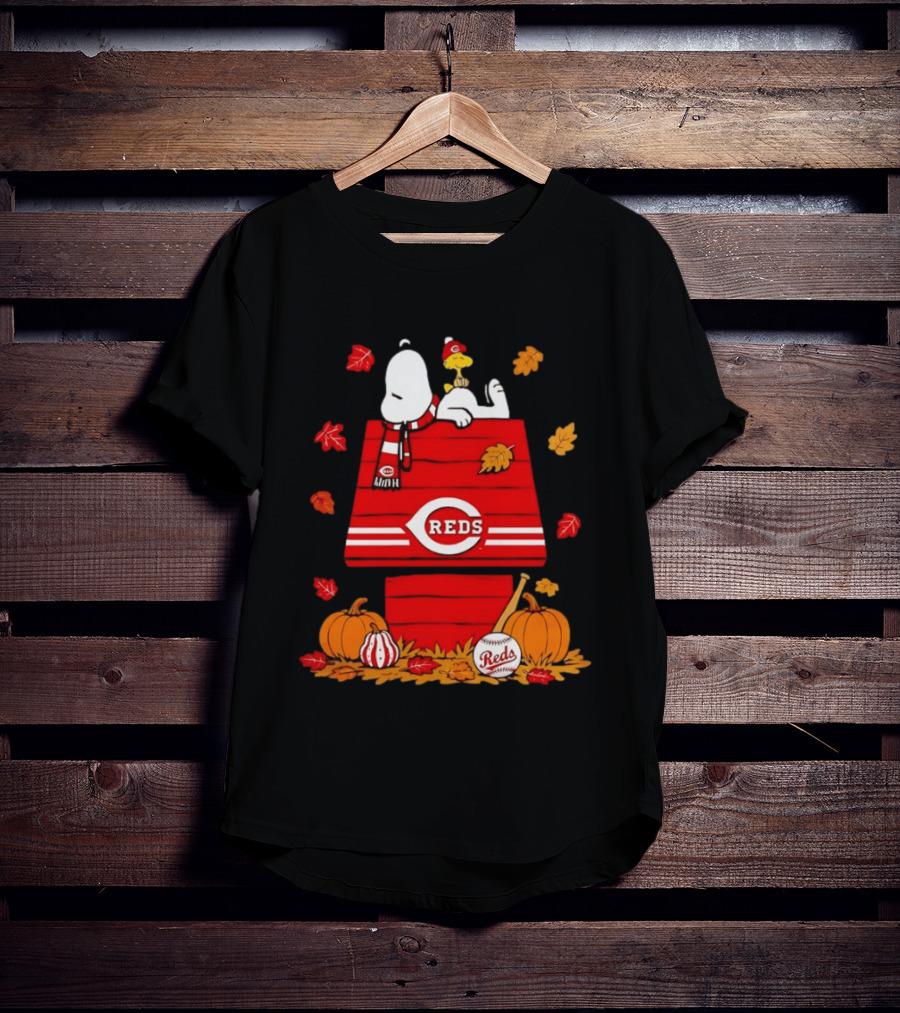 Snoopy Woodstock Cincinnati Reds Fall Baseball Pumpkins Leaves T-Shirt
