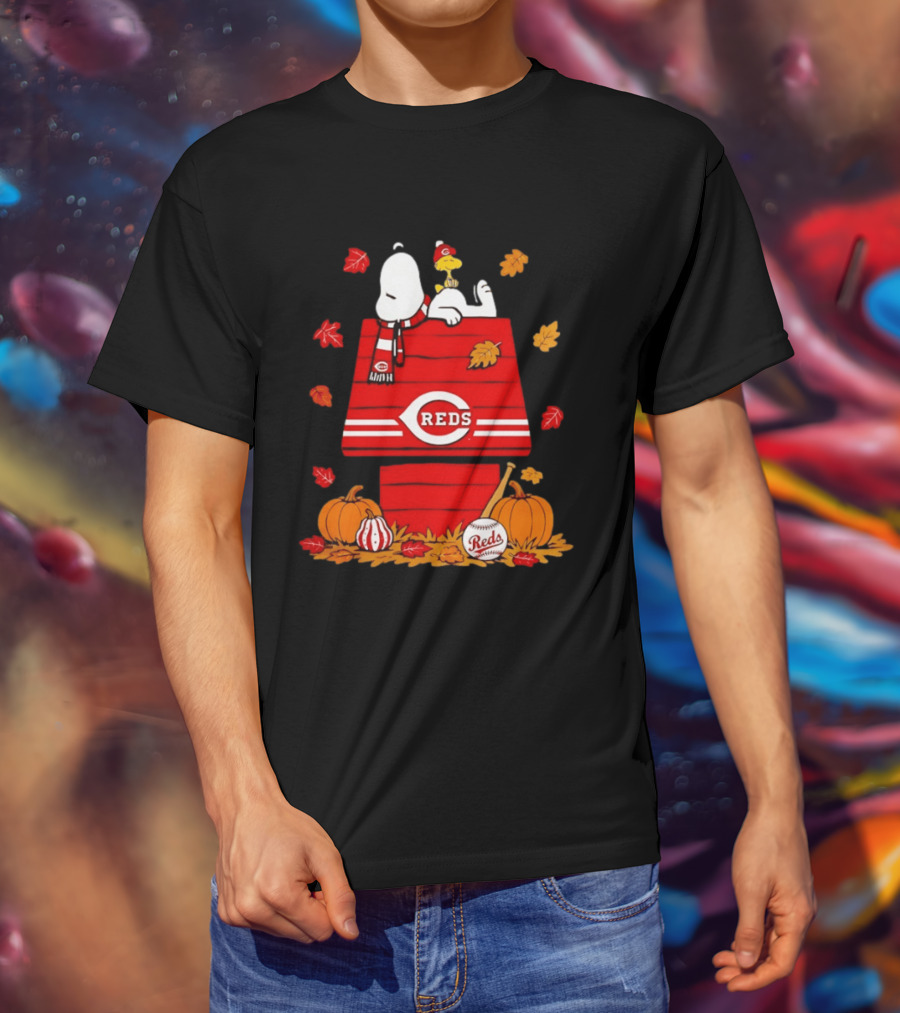Snoopy Woodstock Cincinnati Reds Fall Baseball Pumpkins Leaves T-Shirt