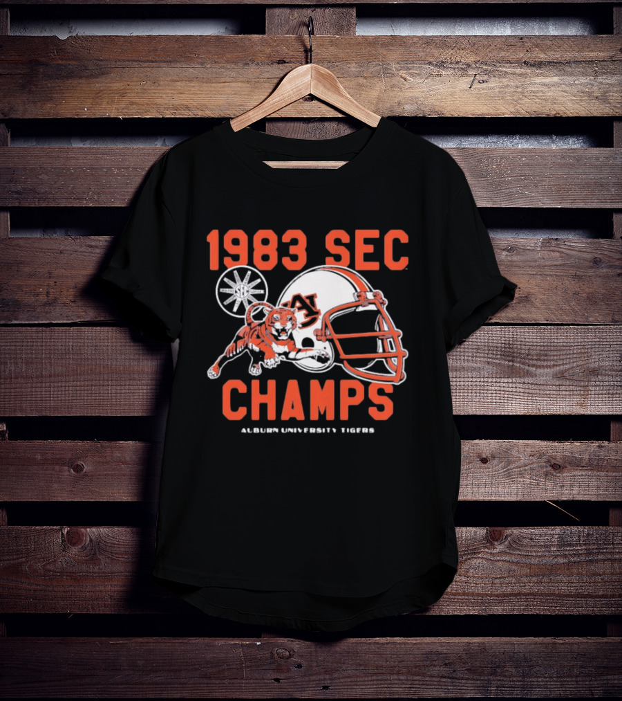 Auburn University Tigers 1983 SEC Champs Tiger Football Helmet T-Shirt