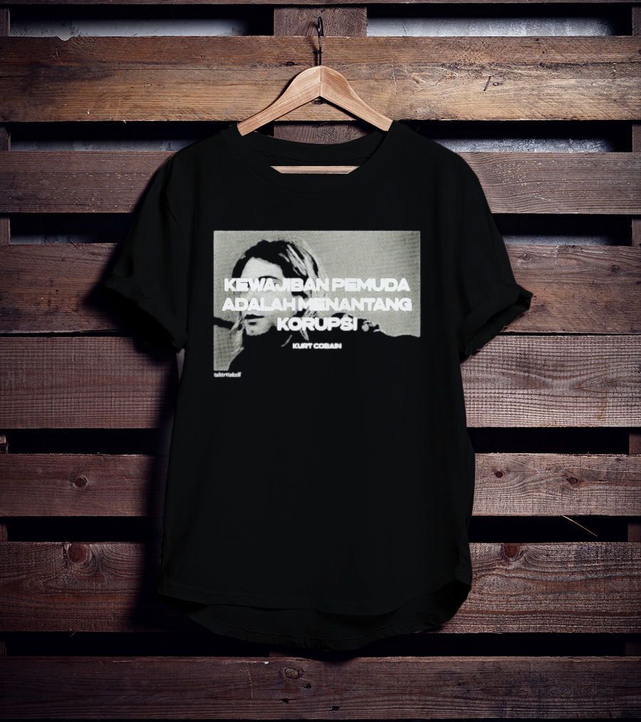 Kurt Cobain Kewajiban Pemuda Adalah Menantang Korupsi T-Shirt