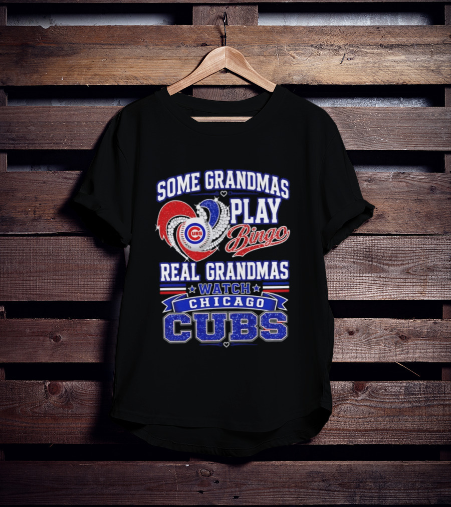 Some Grandmas Play Bingo Real Grandmas Chicago Cubs T-Shirt